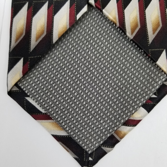 Covington 100% silk geometric pattern tie EUC - Picture 4 of 5